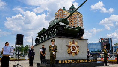 Легендарный танк Т-34 вернулся в исторически значимое для города место.